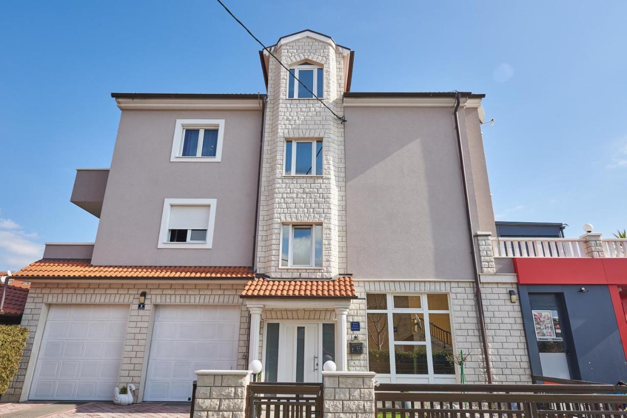Apartments Lovric With Sea View Kaštela 외부 사진
