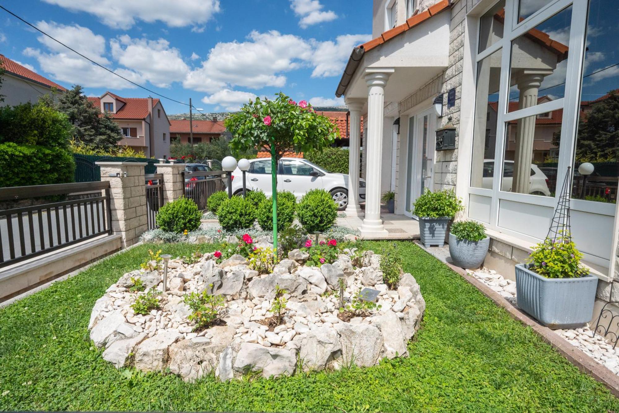 Apartments Lovric With Sea View Kaštela 외부 사진