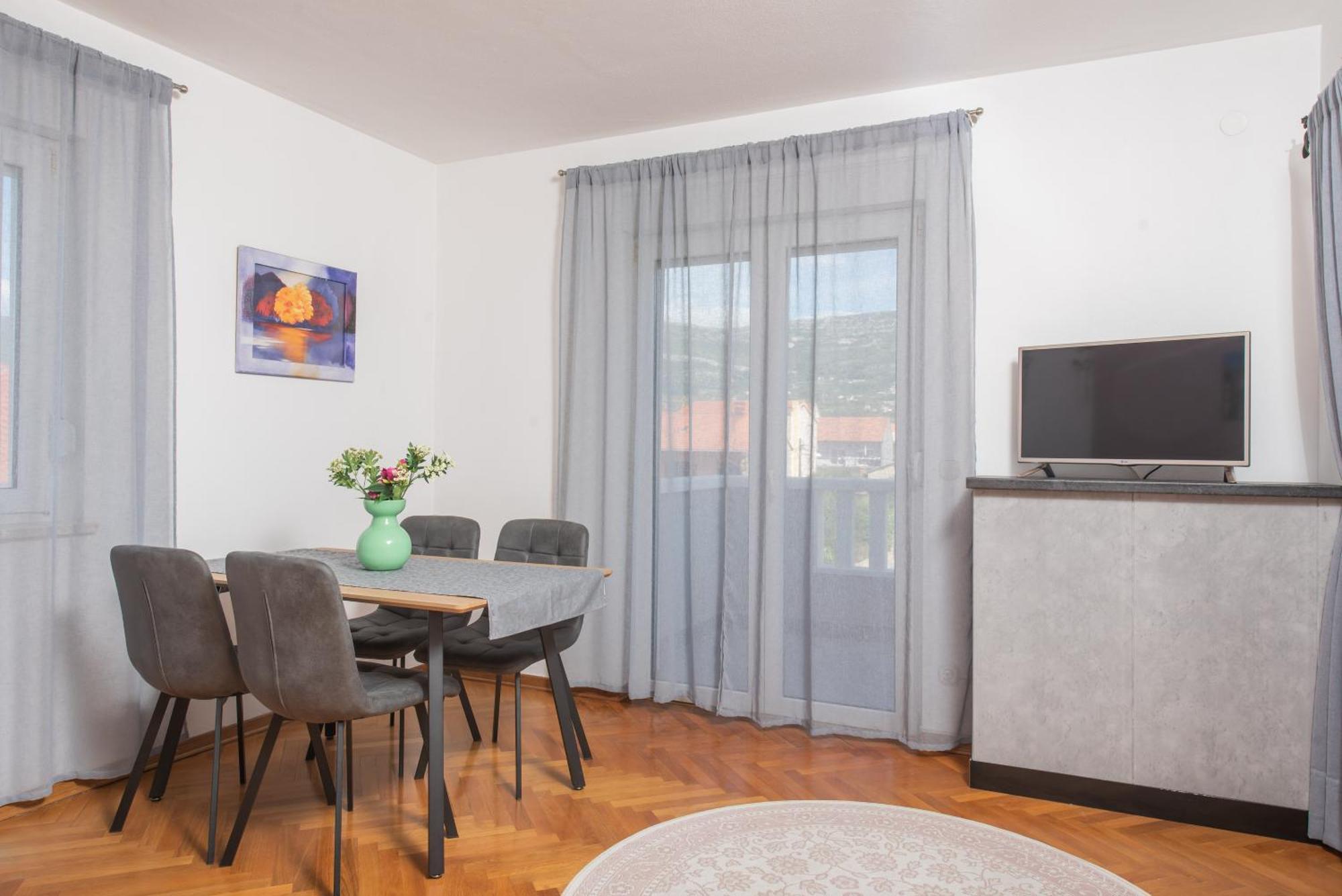 Apartments Lovric With Sea View Kaštela 외부 사진