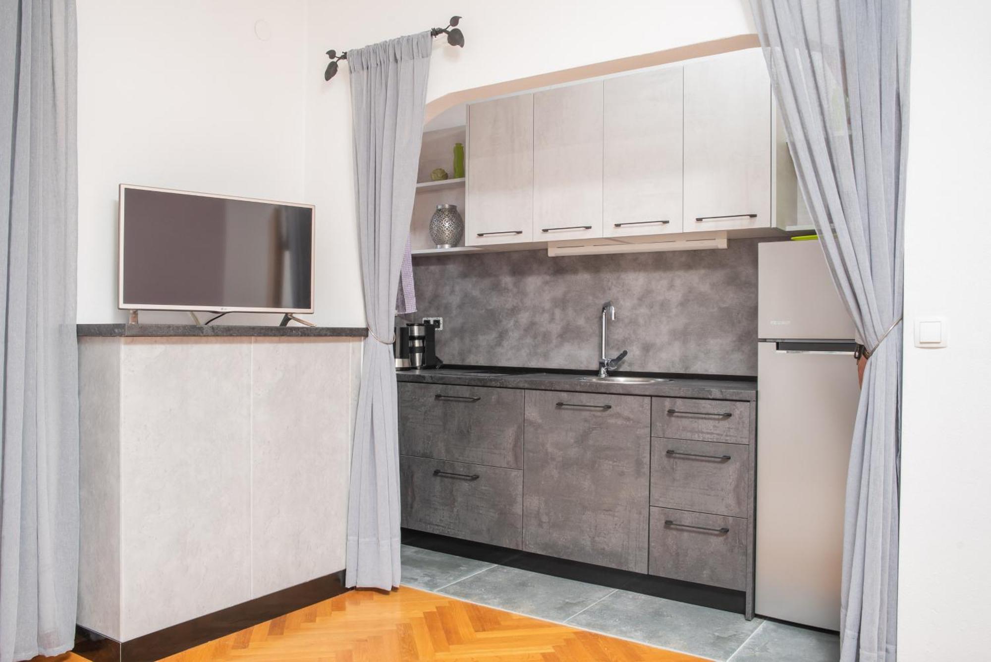 Apartments Lovric With Sea View Kaštela 외부 사진